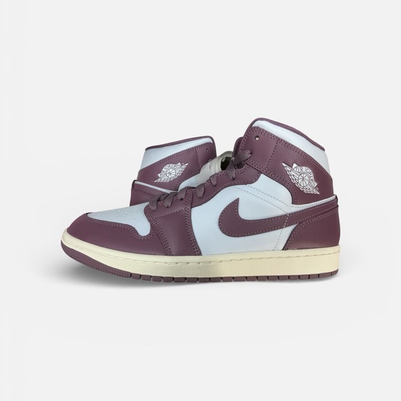 Nike Air Jordan 1 Mid-Woman’s - Picture 8 of 9